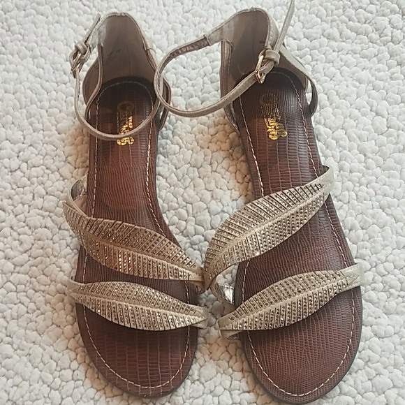 carlos santana leaf sandals
